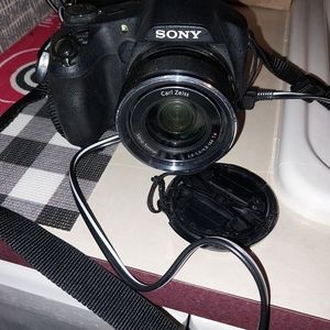 Sony Cyber Shot 16.2 Mega Pixel HD With charger/ carry bag